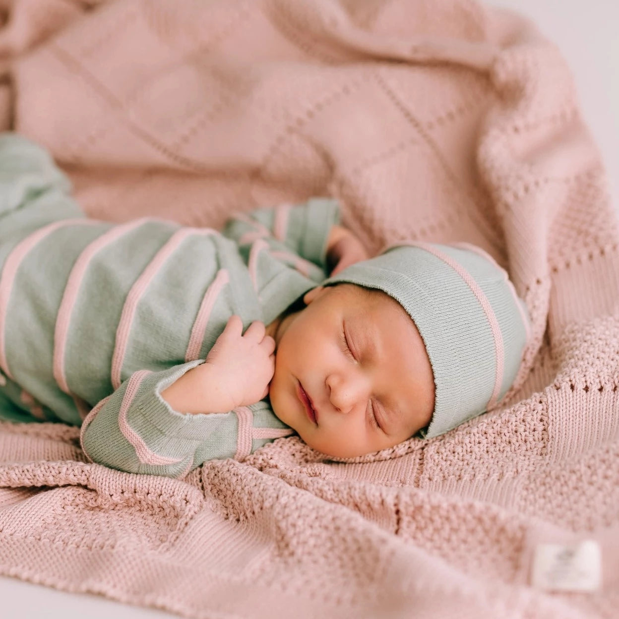 Pink Plaid Knitted Blanket